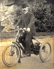 The De Dion motor-tricycle favoured by Alberto boasted a beefy 1.75 horsepower engine.